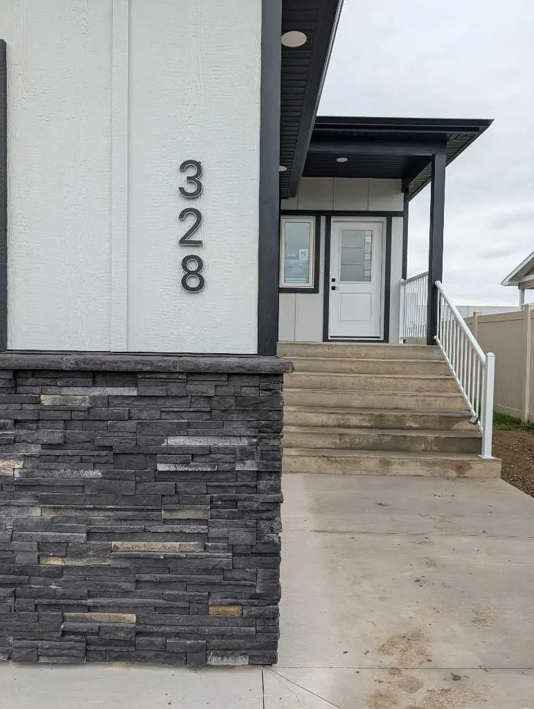 328 Somerside Road SE
