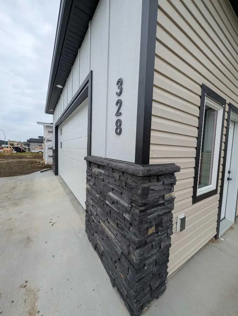 328 Somerside Road SE