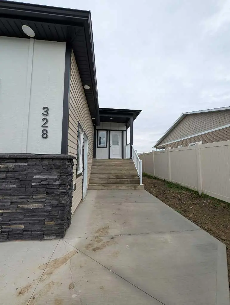 328 Somerside Road SE