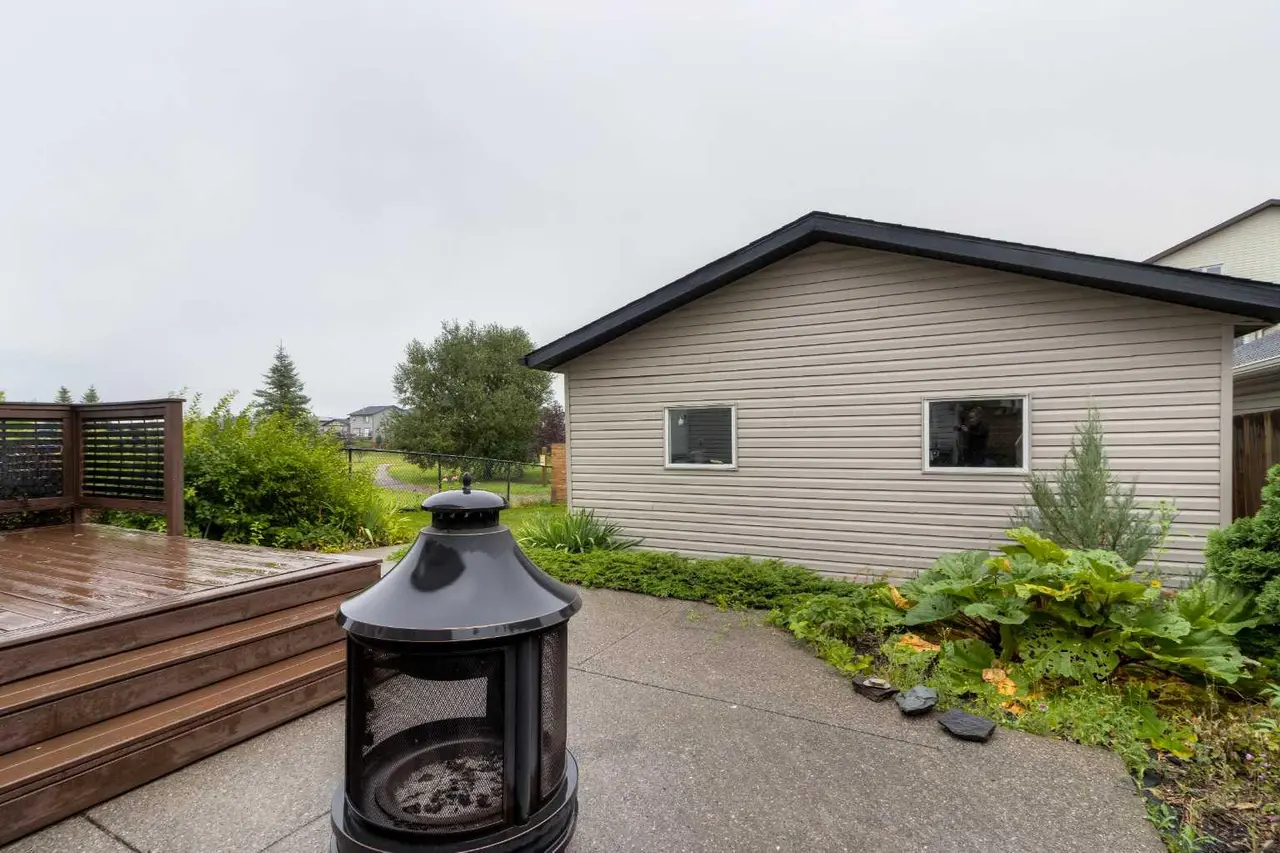 104 Coalbanks Boulevard W