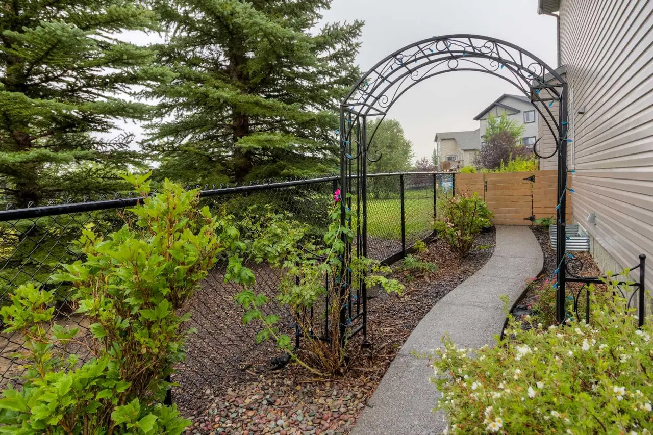 104 Coalbanks Boulevard W