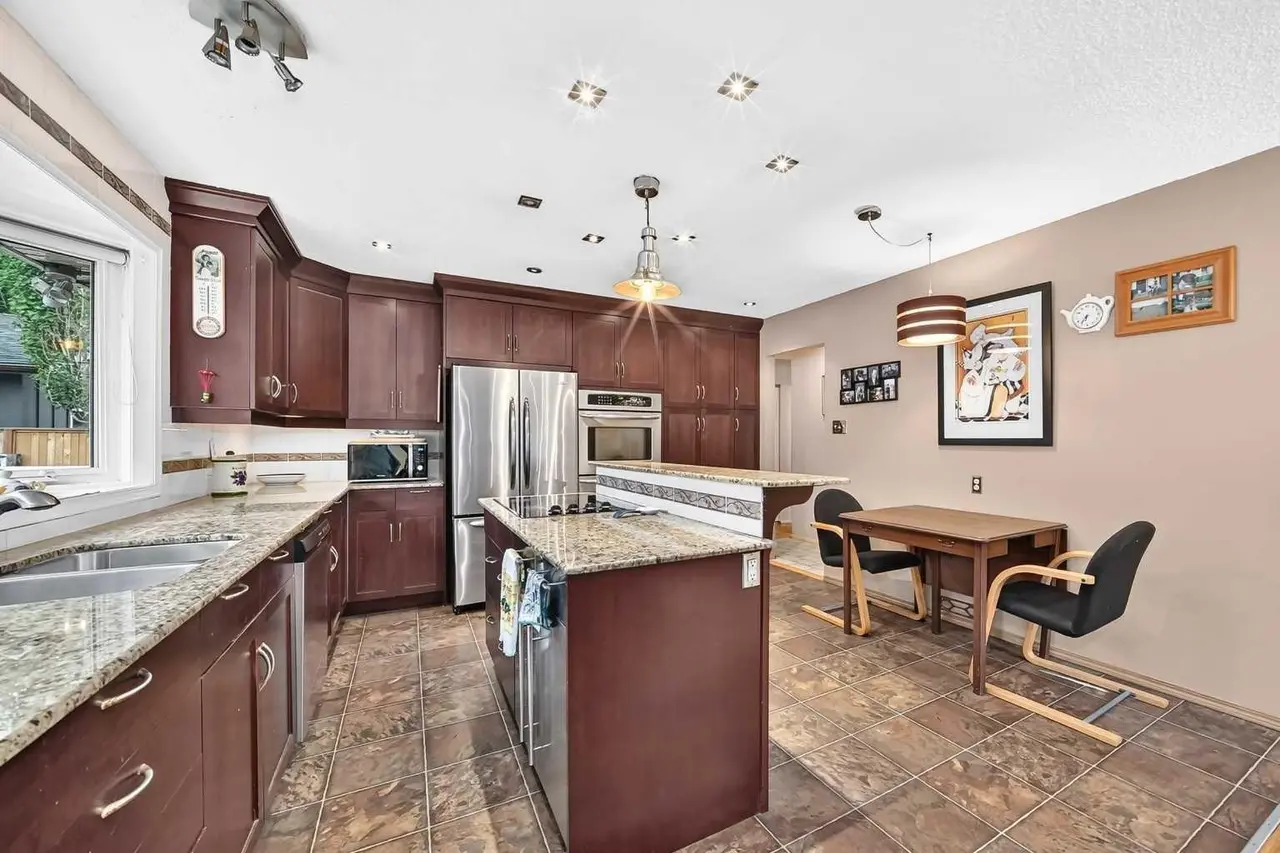 728 Willacy Drive SE
