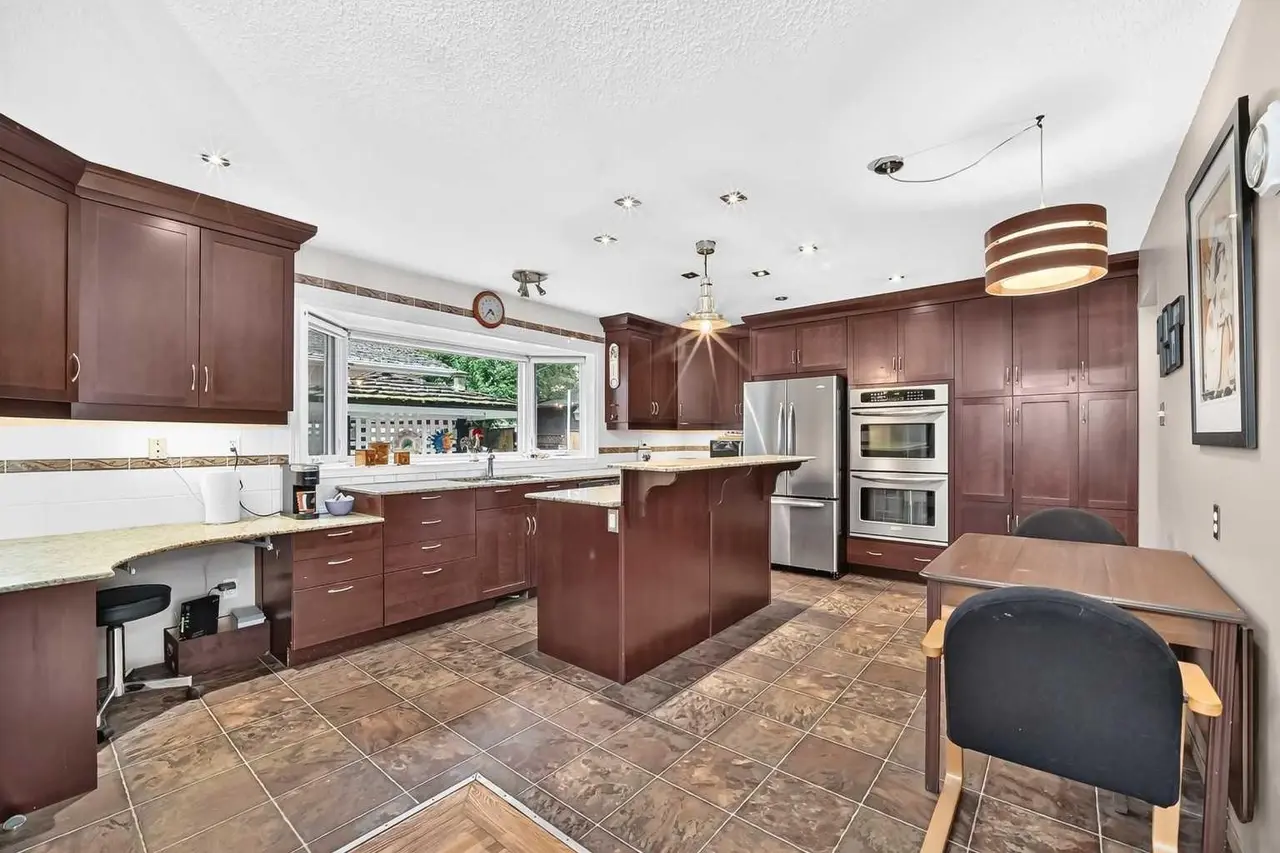 728 Willacy Drive SE