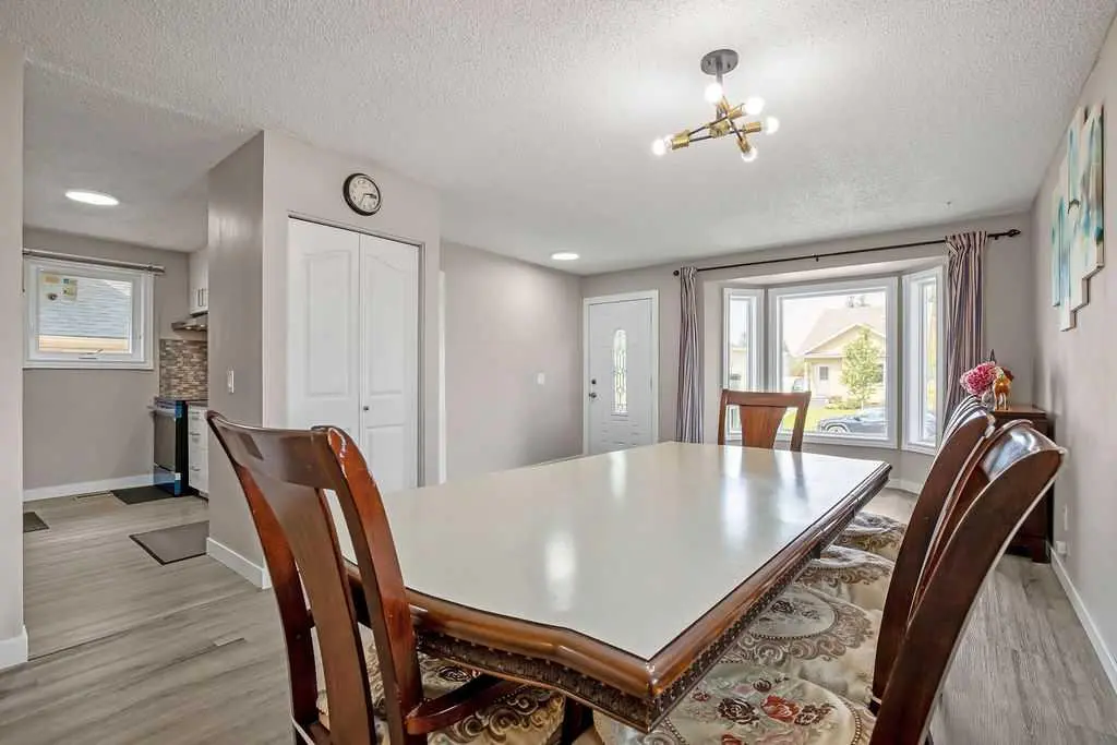 123 Shawglen Rise SW