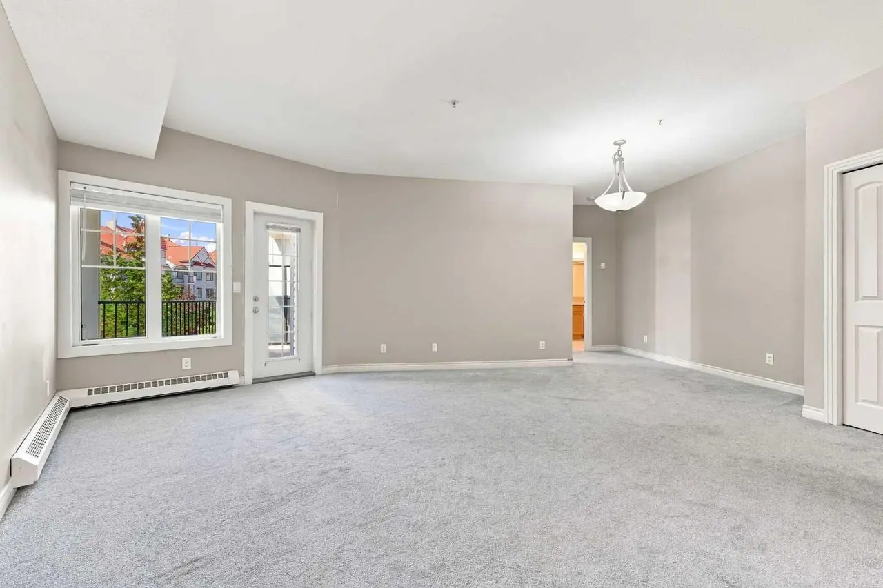 317, 60 Royal Oak Plaza NW