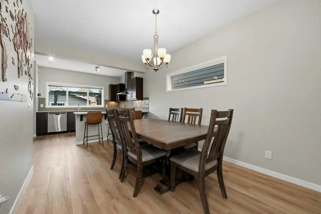 146 Mahogany Grove SE