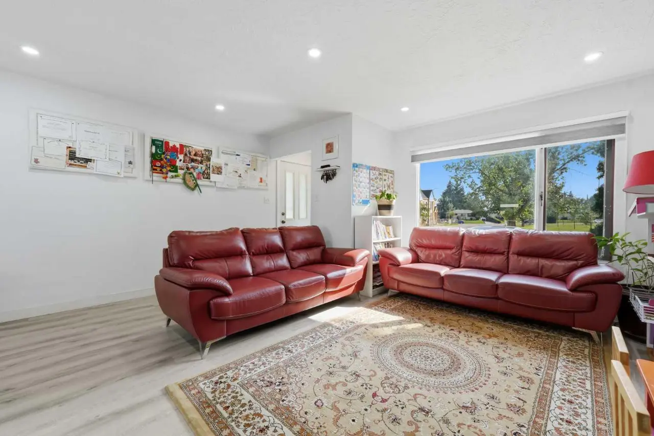 20 Rossburn Crescent SW
