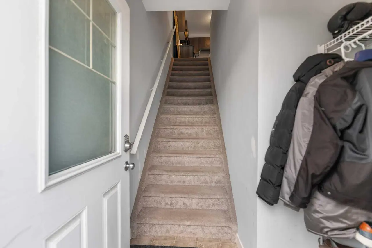 1706, 250 Sage Valley Road NW