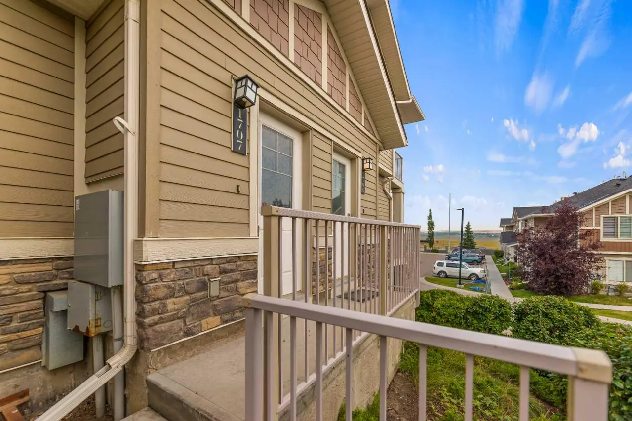 1706, 250 Sage Valley Road NW