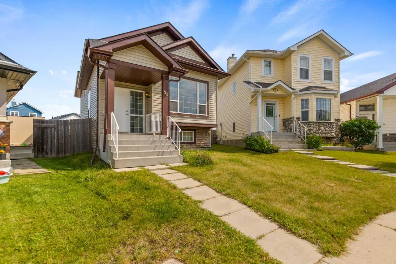 86 Saddlemont Close NE