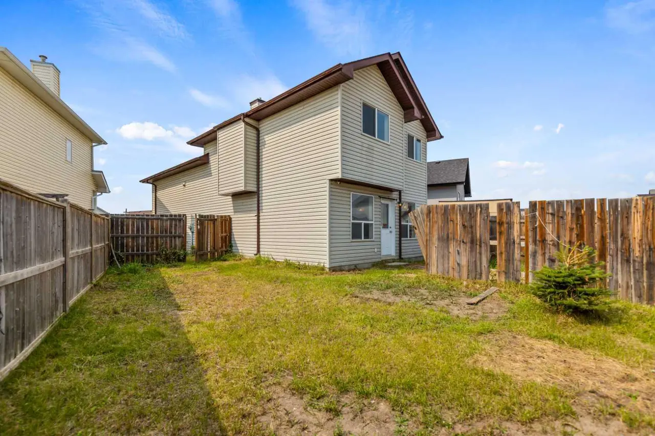 86 Saddlemont Close NE