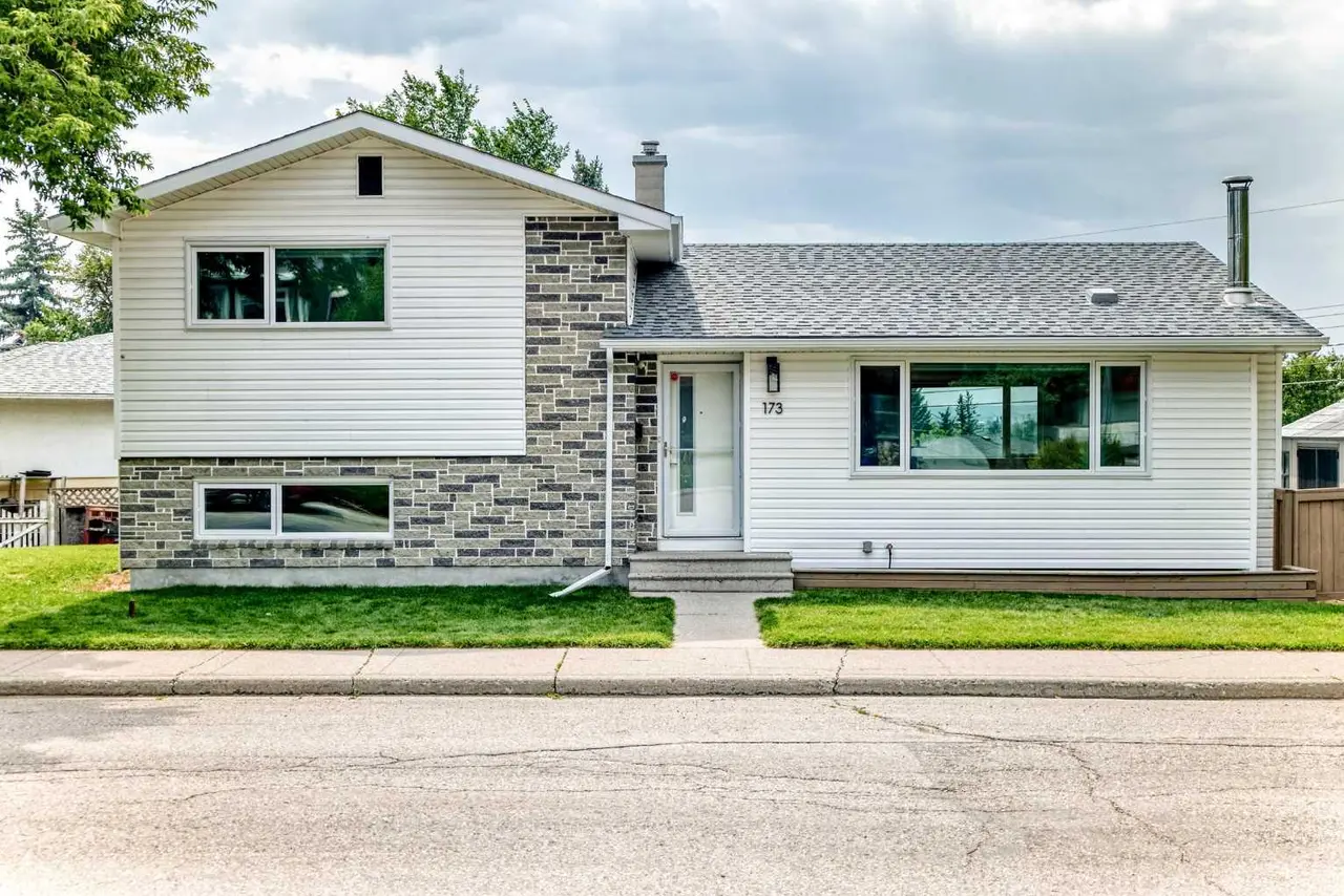 173 Cornwallis Drive NW