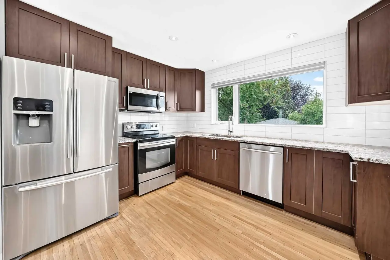 173 Cornwallis Drive NW