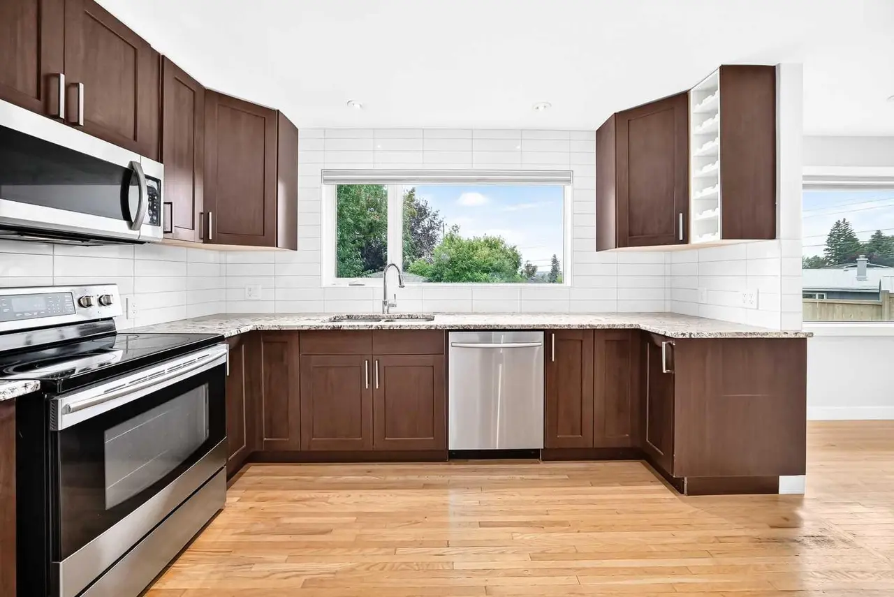 173 Cornwallis Drive NW