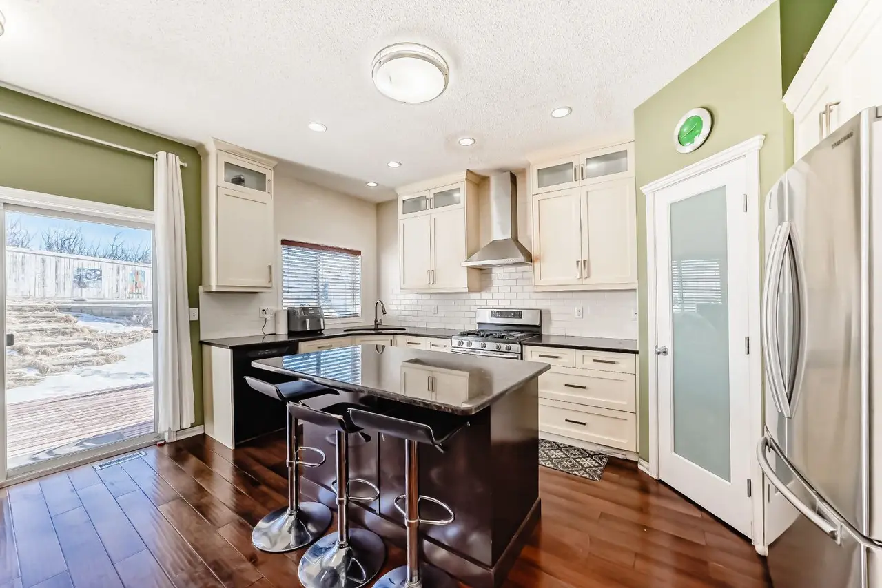 16 Saddlecrest Park NE