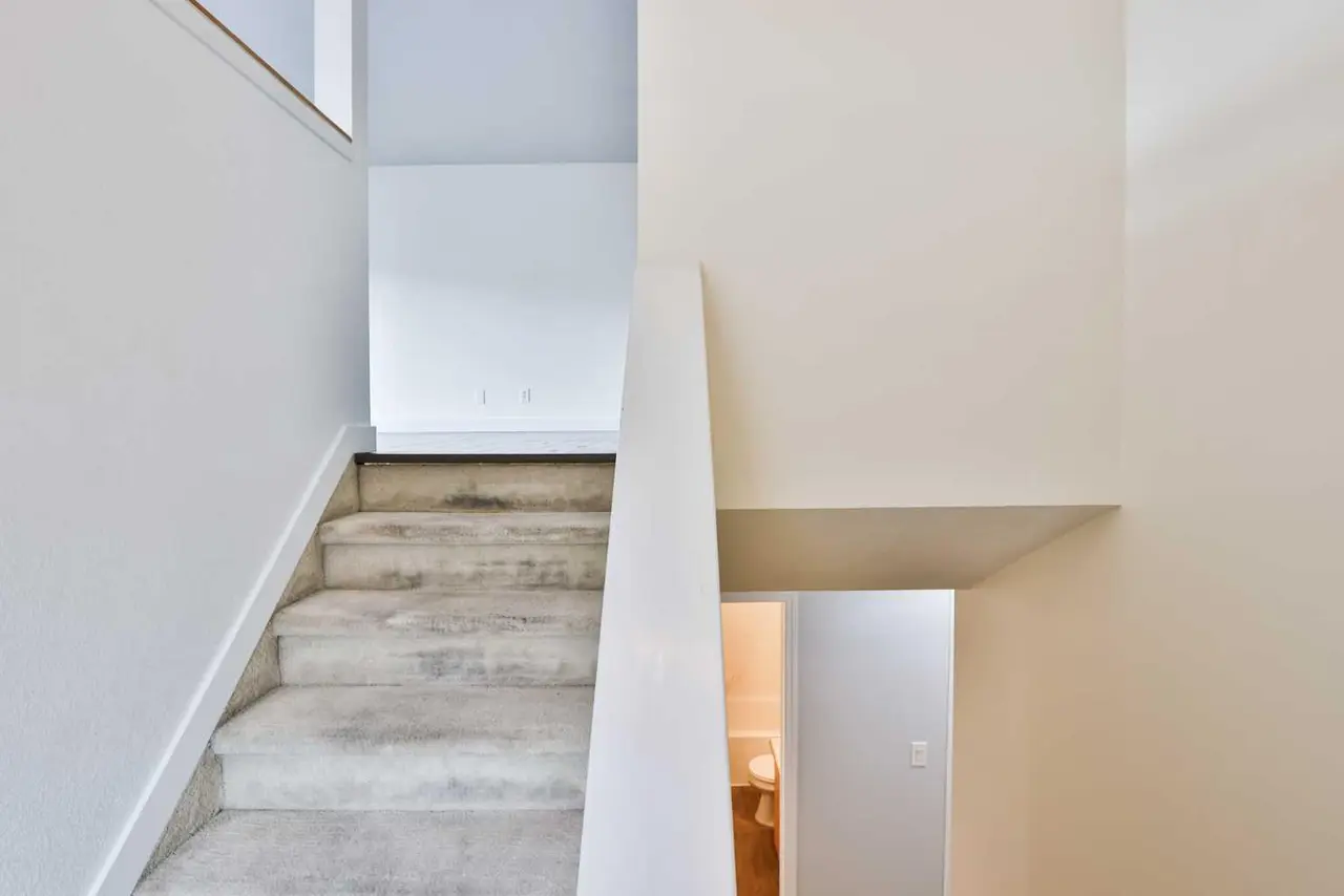 4, 304 Highlands Boulevard W