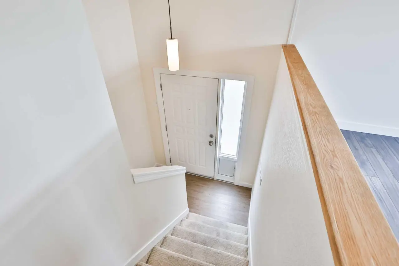 4, 304 Highlands Boulevard W