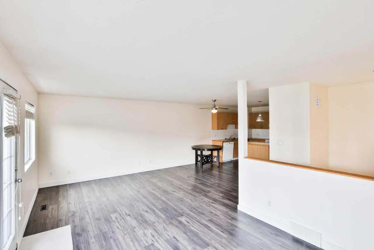 4, 304 Highlands Boulevard W