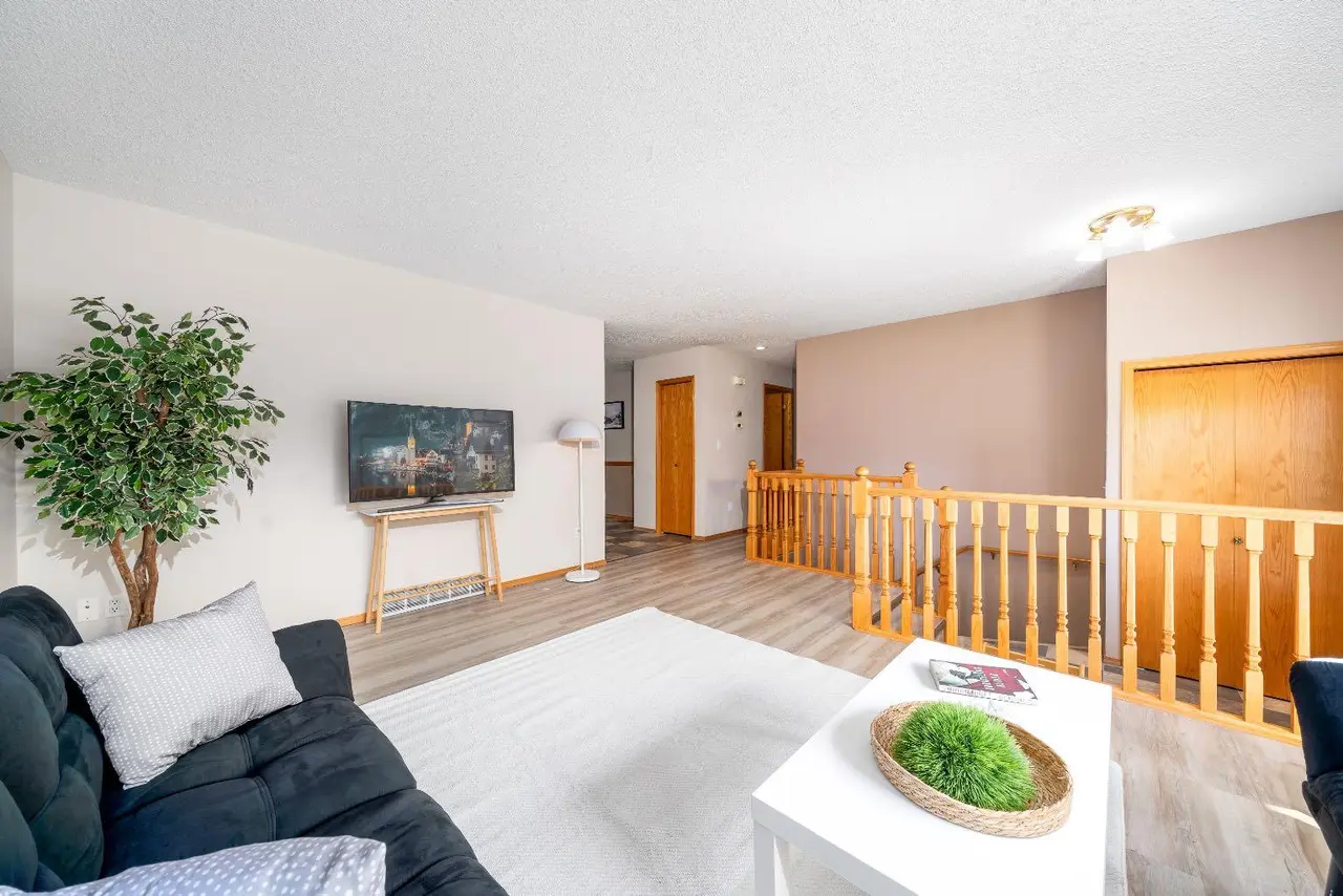 12 Swan Way SE
