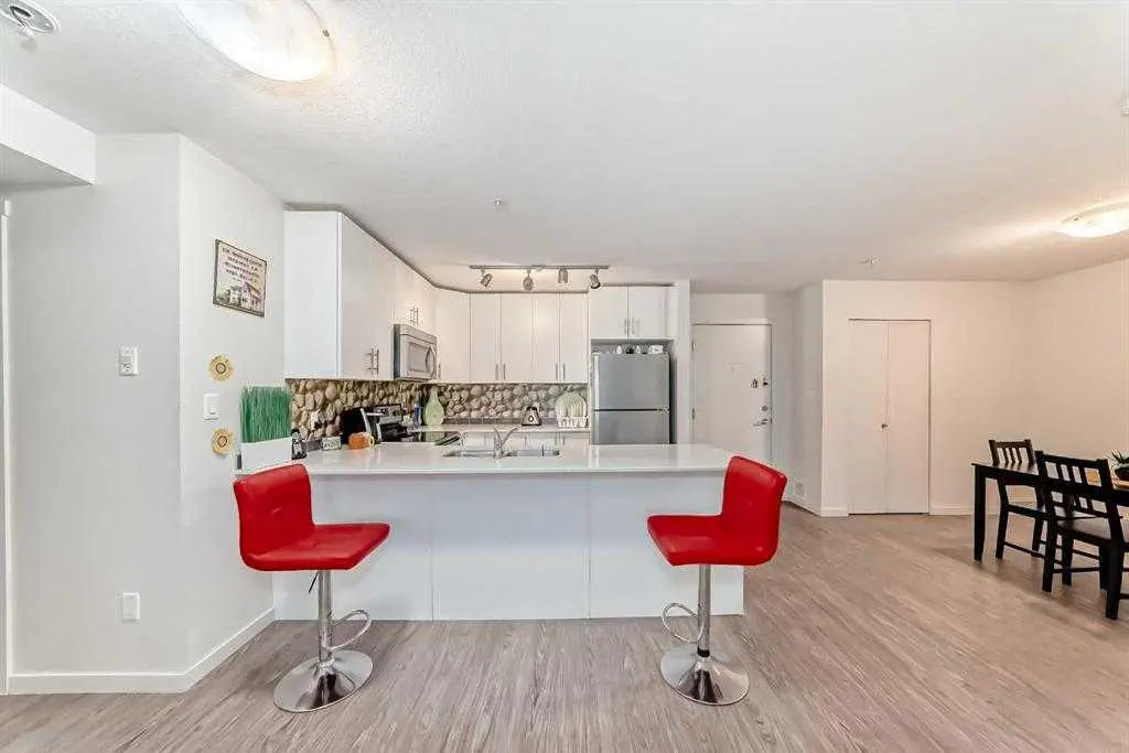 3302, 181 Skyview Ranch Manor NE