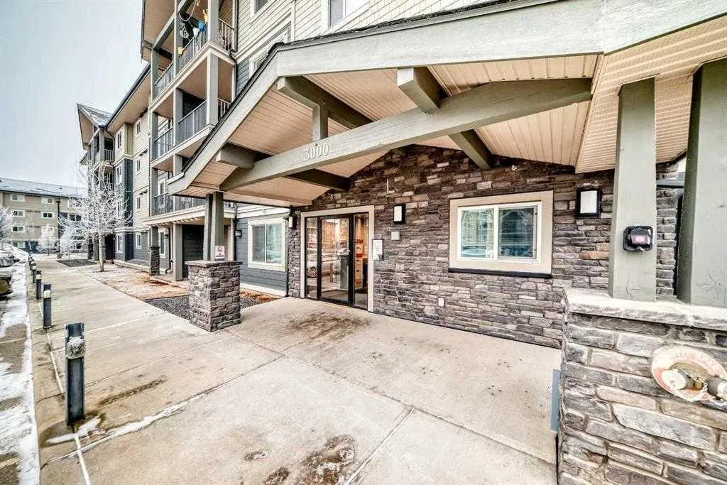 3302, 181 Skyview Ranch Manor NE