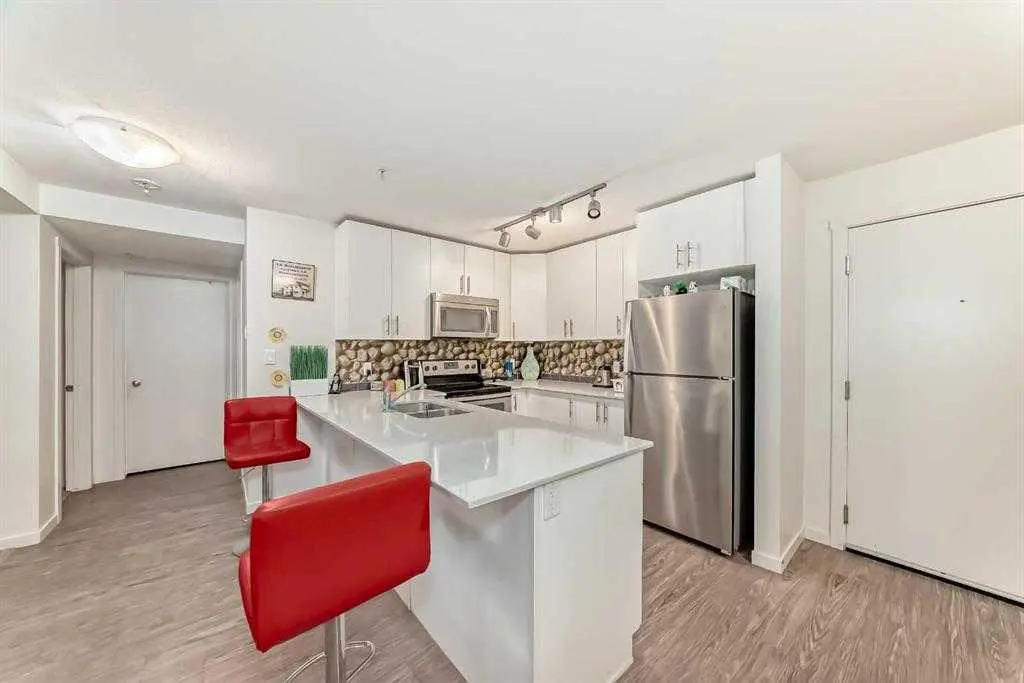 3302, 181 Skyview Ranch Manor NE