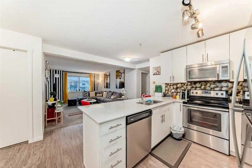 3302, 181 Skyview Ranch Manor NE