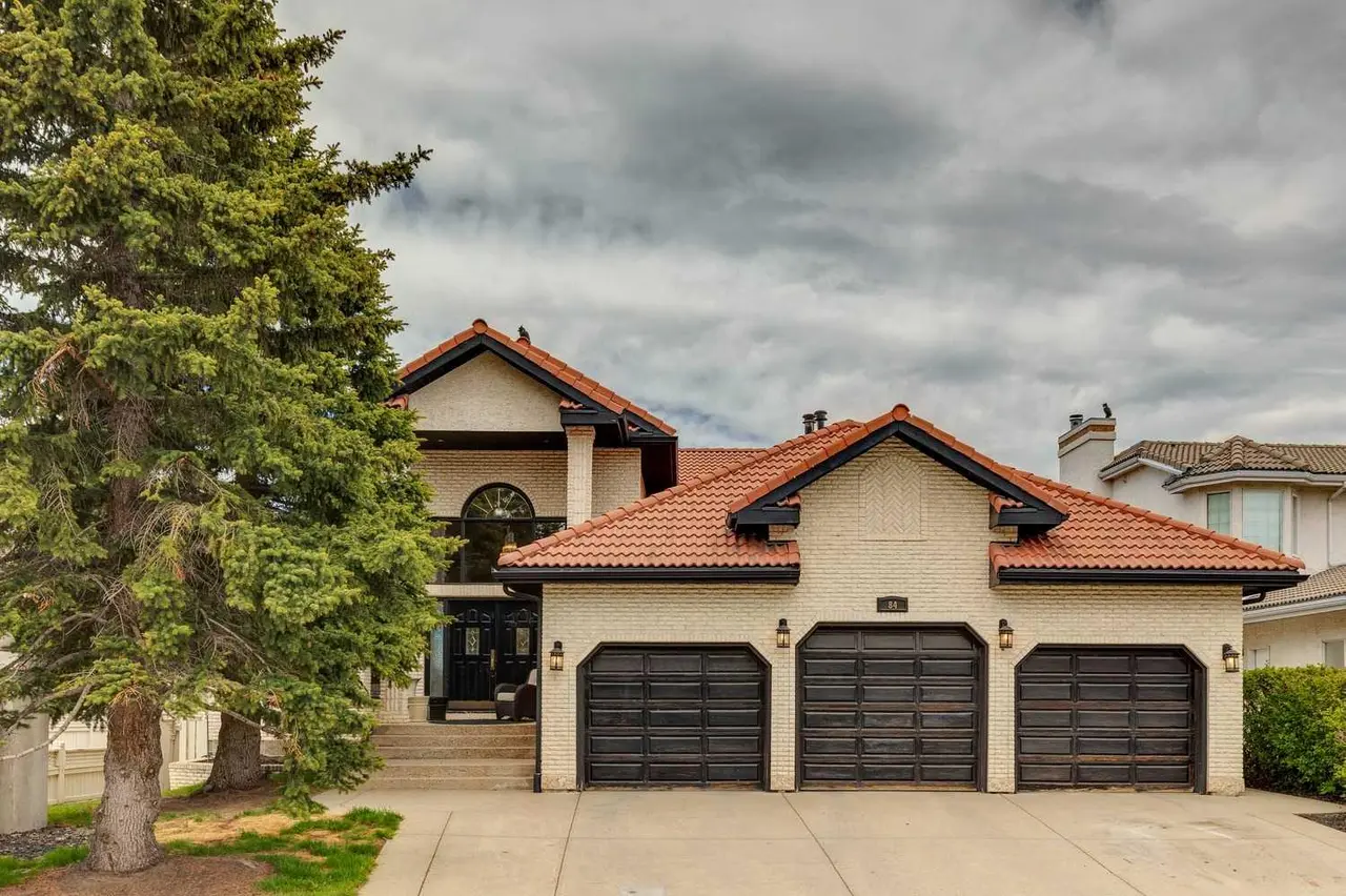 84 EDENSTONE Way NW