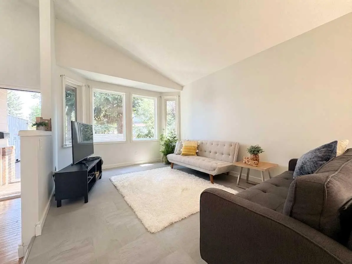 123 SUNMILLS Place SW