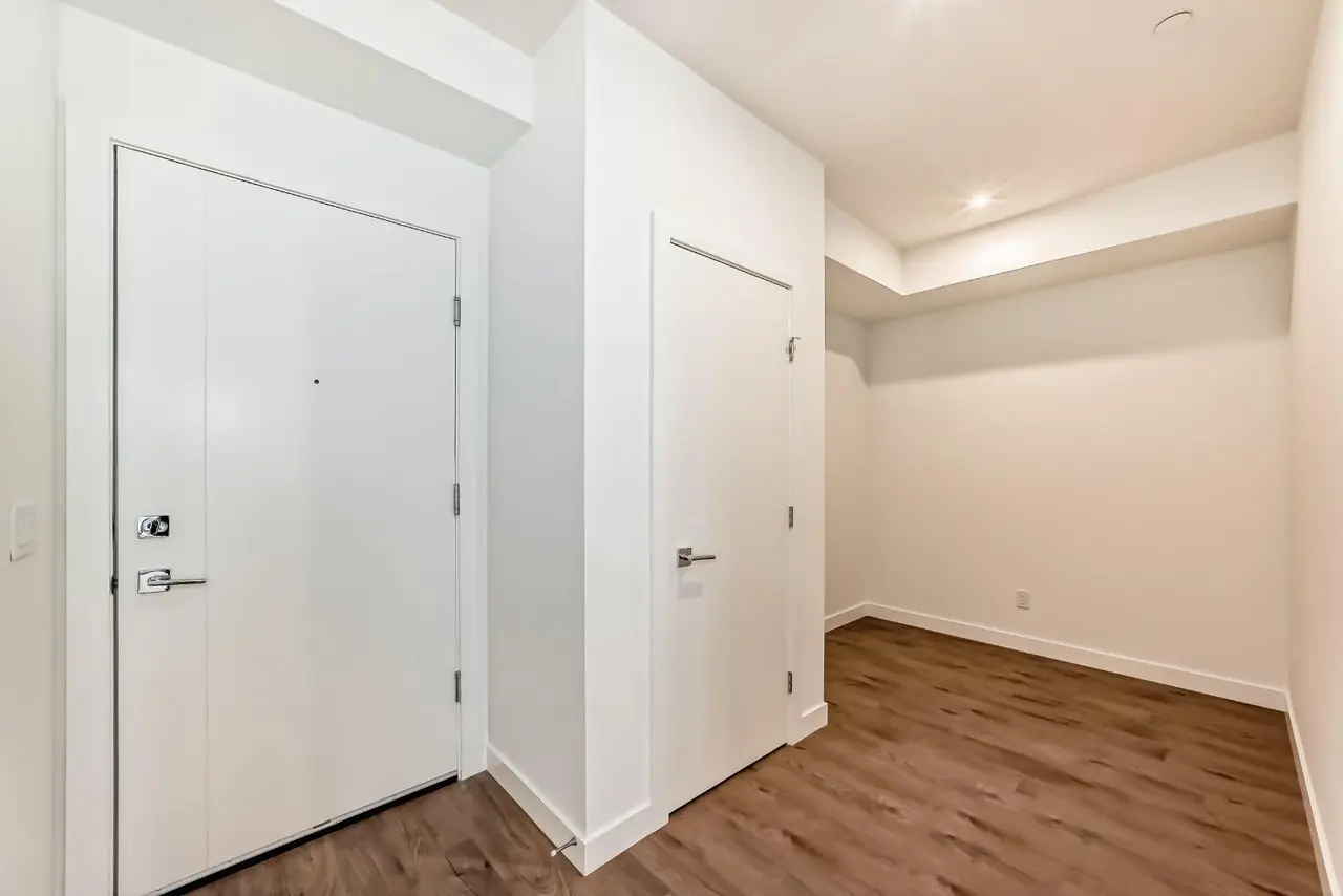 205, 8370 Broadcast Avenue SW