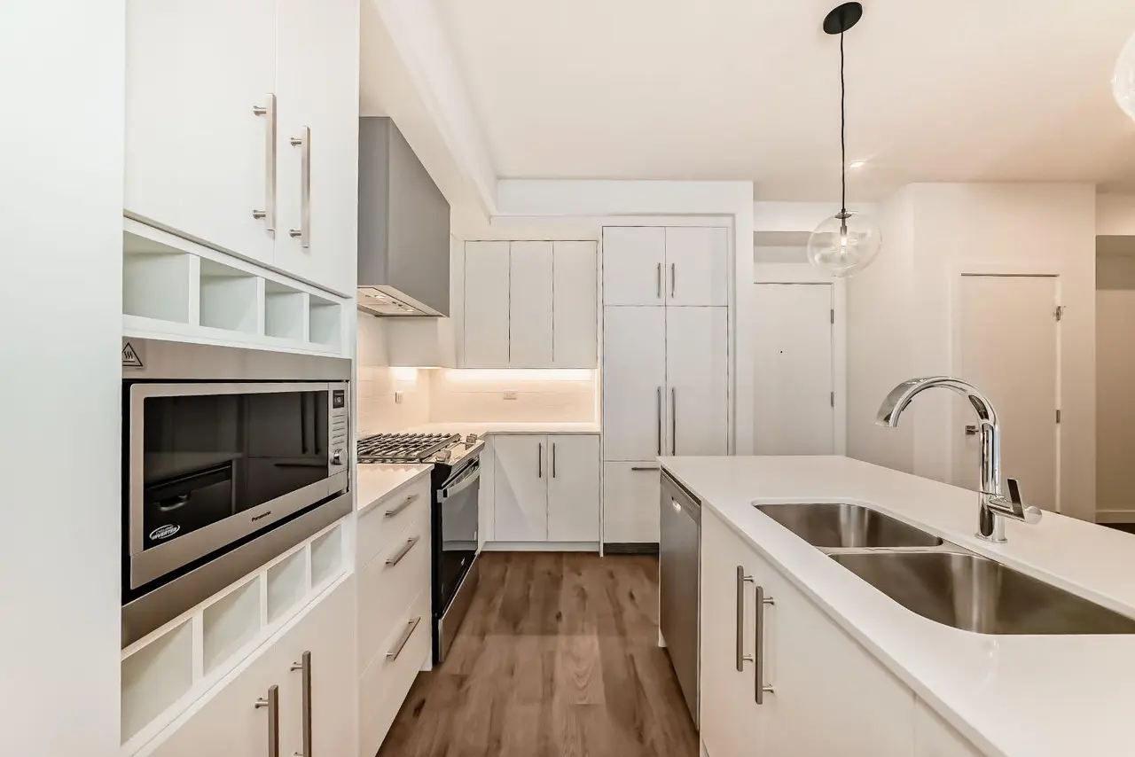 205, 8370 Broadcast Avenue SW
