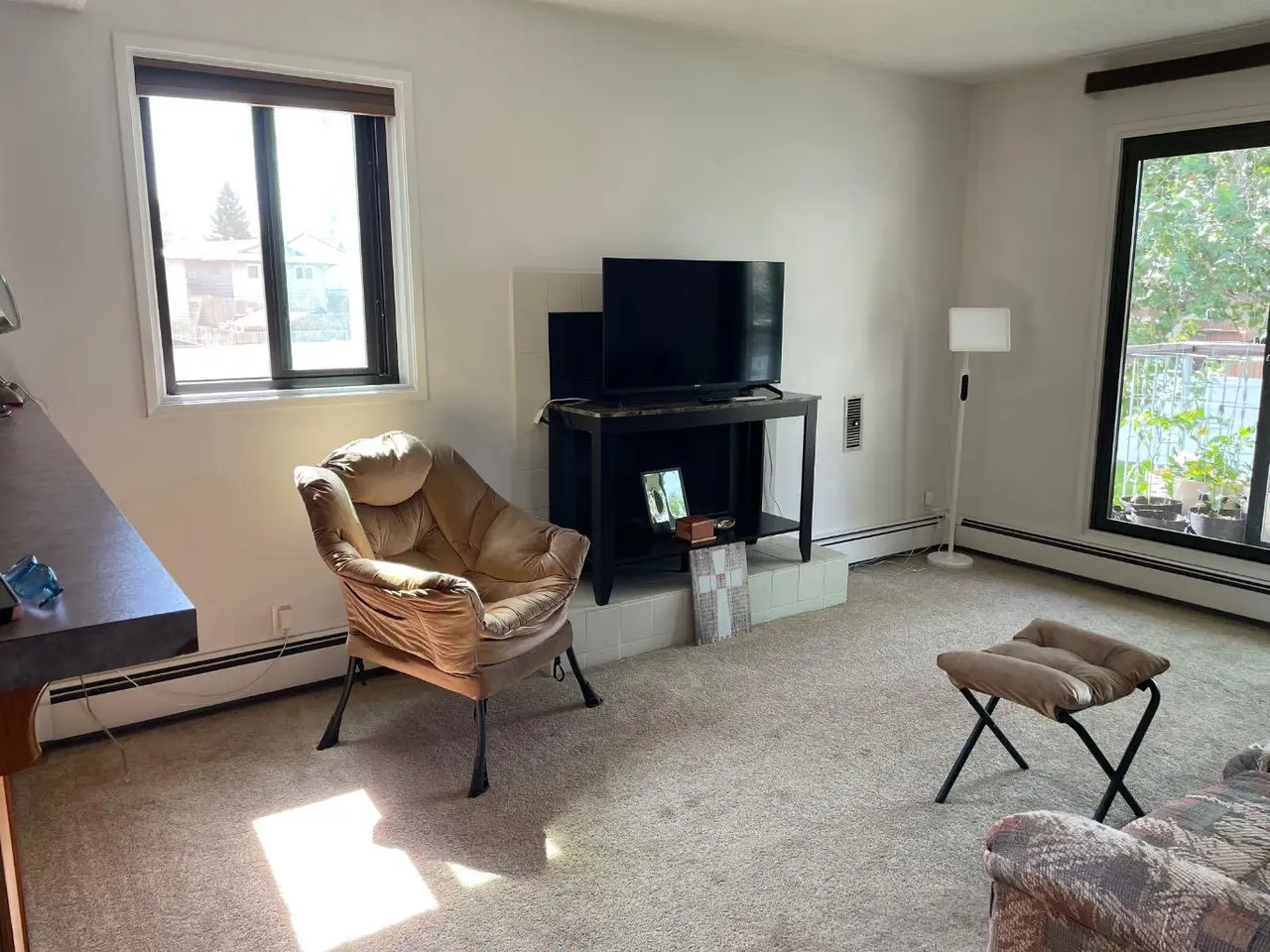 207, 855 Columbia Boulevard W