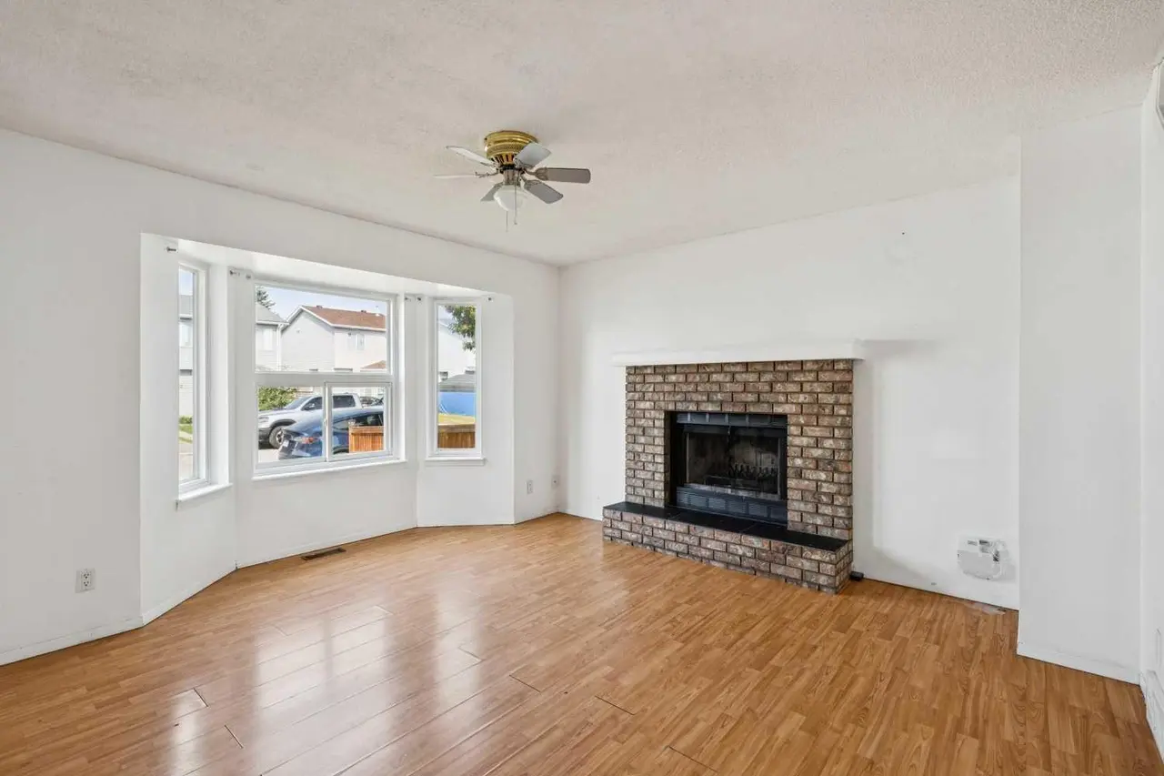 104 Falmere Way NE