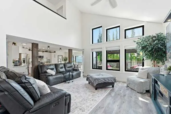 13 Assinger Avenue