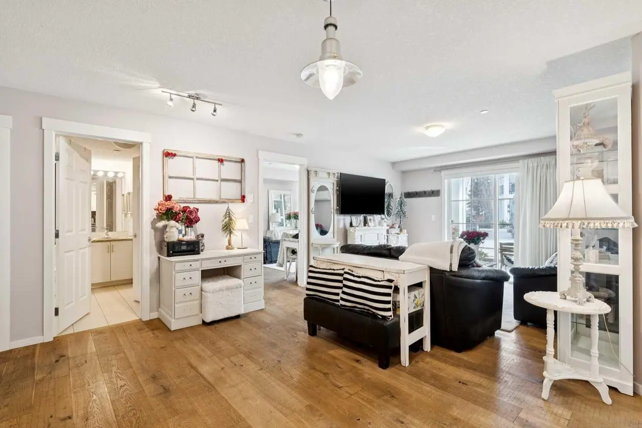 3110, 279 Copperpond Common SE