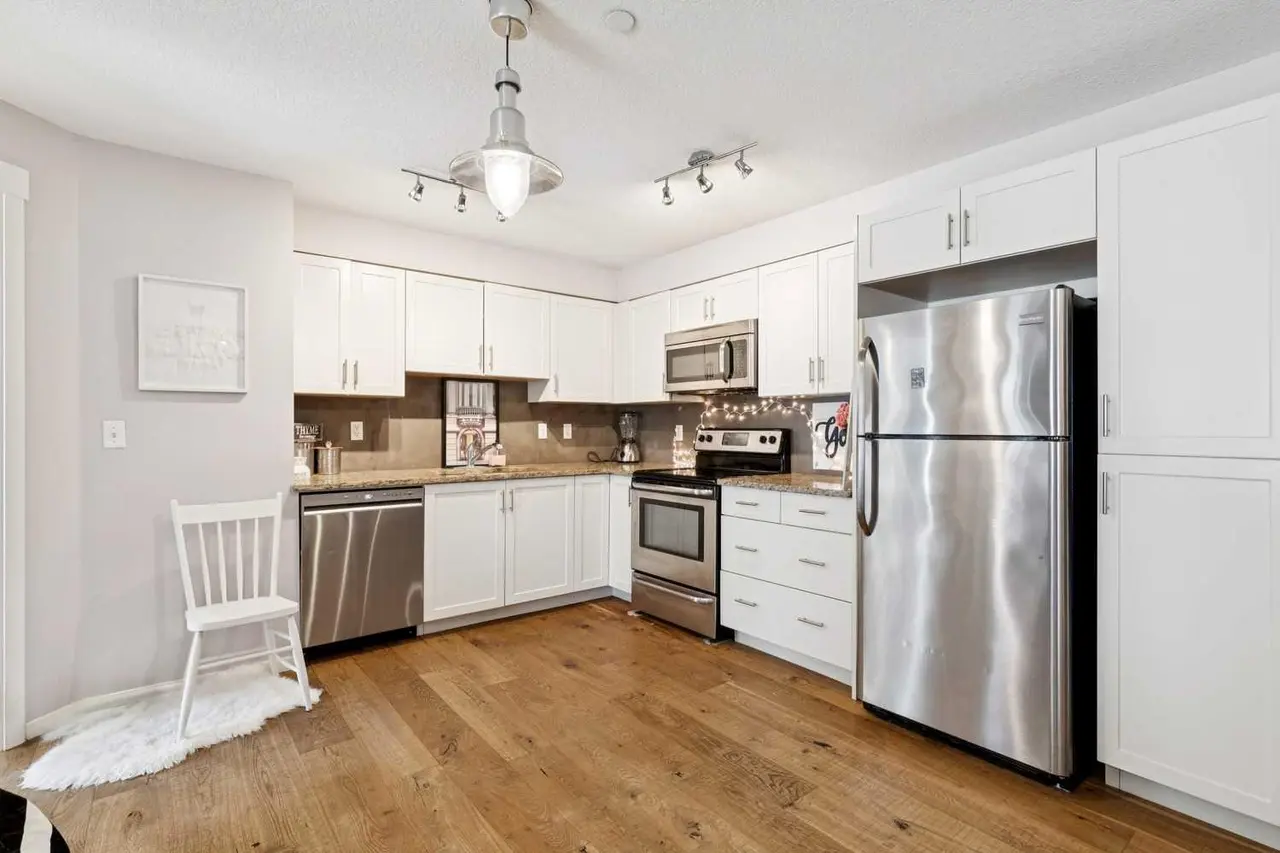 3110, 279 Copperpond Common SE