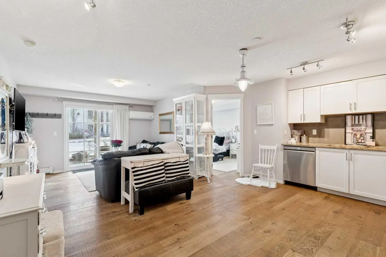 3110, 279 Copperpond Common SE