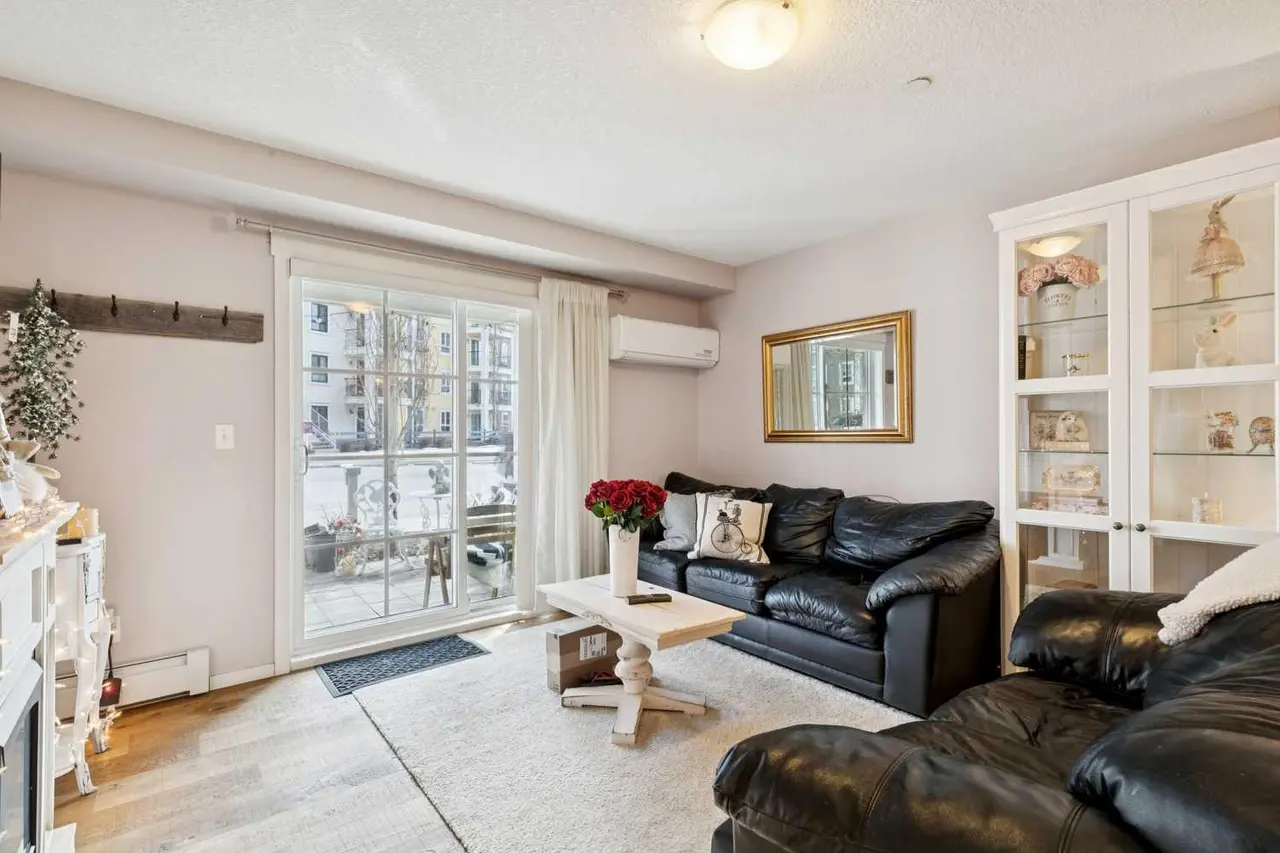 3110, 279 Copperpond Common SE