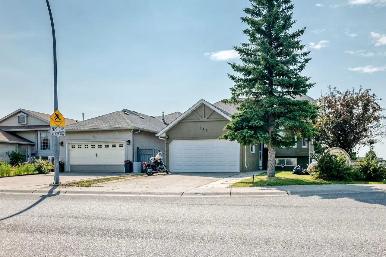 143 Applewood Drive SE