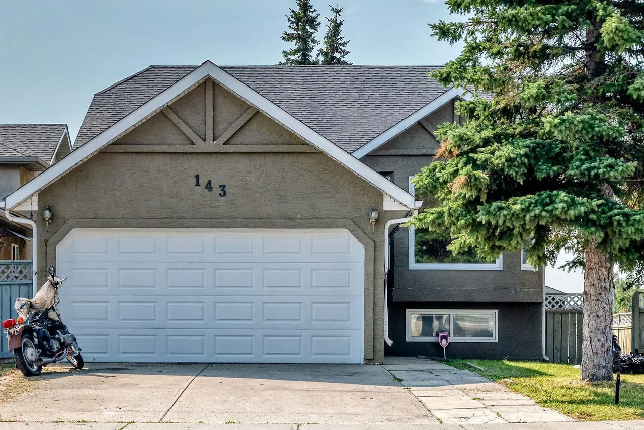 143 Applewood Drive SE