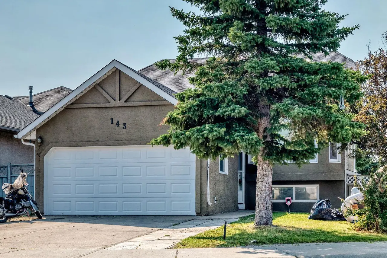 143 Applewood Drive SE
