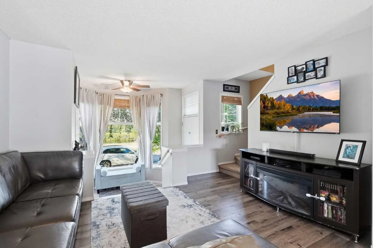160 Promenade Way SE