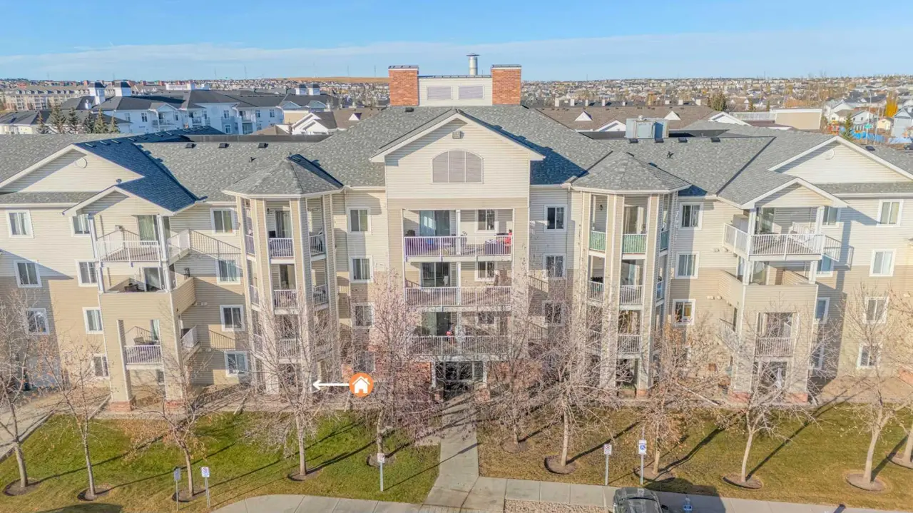 105, 17 Country Village Bay NE