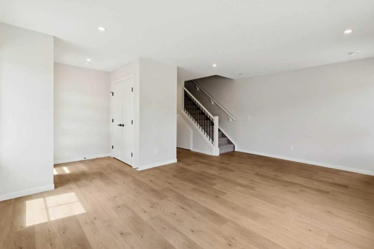 1201, 350 Mahogany Parade SE