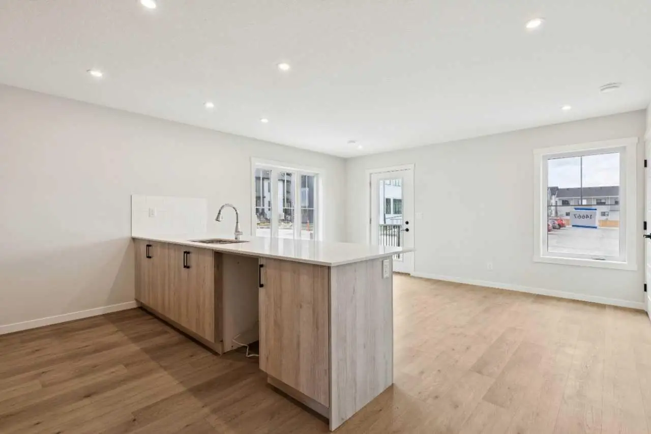 1201, 350 Mahogany Parade SE