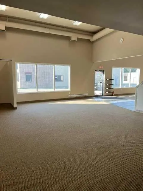 9 / 10 / 11, 3295 Dunmore Road SE