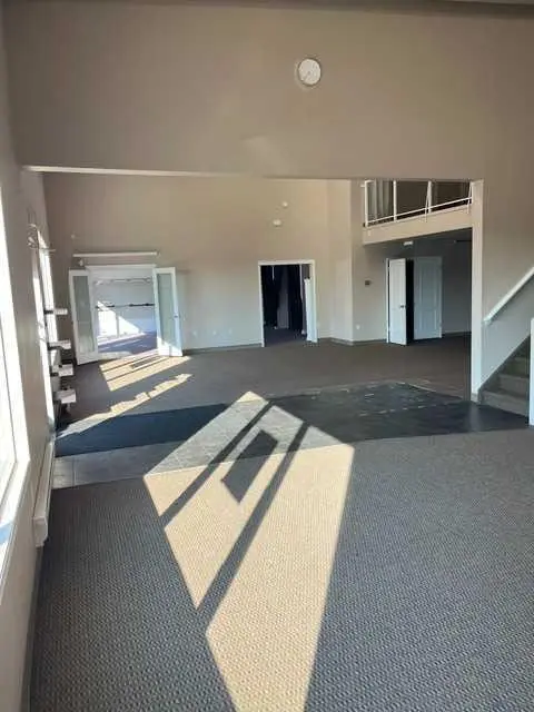 9 / 10 / 11, 3295 Dunmore Road SE