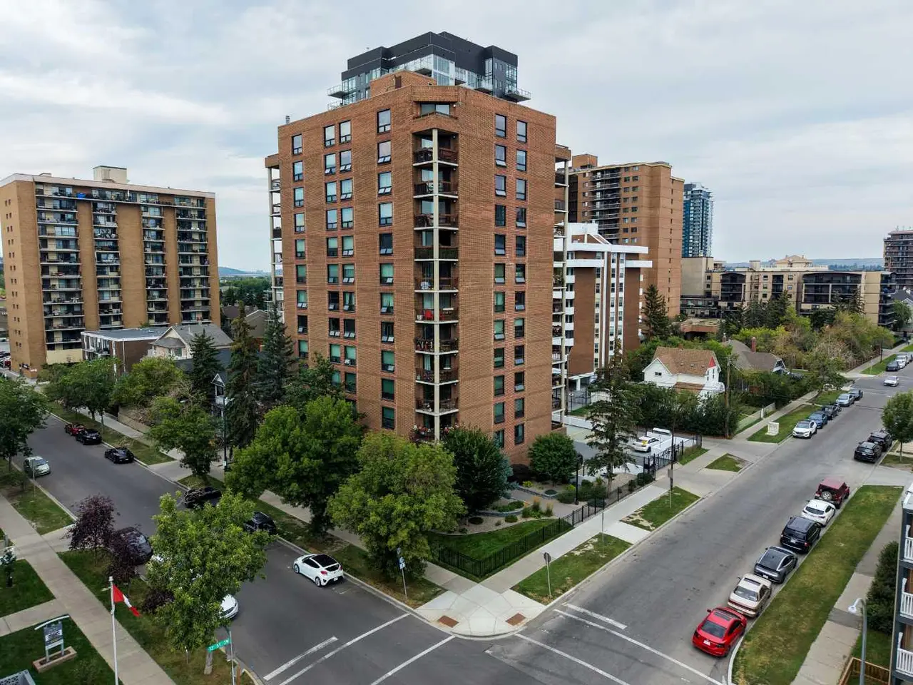 220, 1304 15 Avenue SW