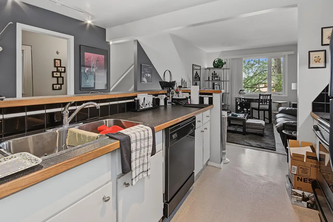 52, 12 Templewood Drive NE