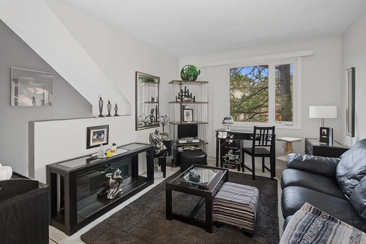 52, 12 Templewood Drive NE